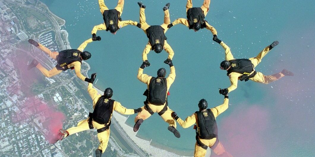 fallskärmshoppare i formation